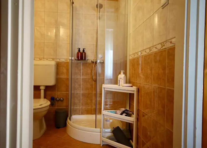 Aranka Neni Hazikoja *